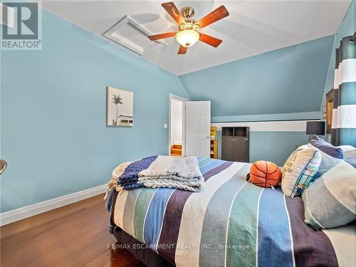 37 Maple Avenue, Hamilton, ON - Indoor Photo Showing Bedroom