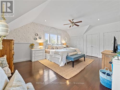 37 Maple Avenue, Hamilton, ON - Indoor Photo Showing Bedroom