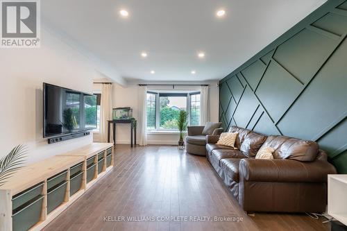 2 Brentwood Road, Grimsby, ON - Indoor Photo Showing Living Room