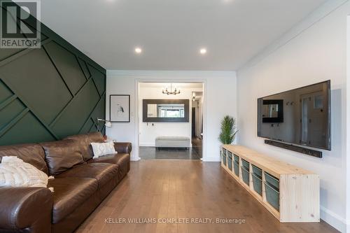 2 Brentwood Road, Grimsby, ON - Indoor Photo Showing Living Room