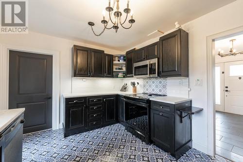 2 Brentwood Road, Grimsby, ON - Indoor Photo Showing Kitchen