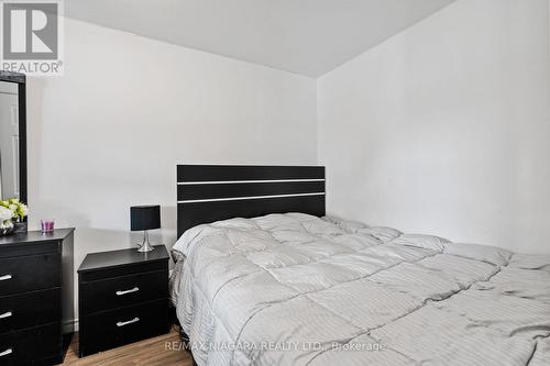 6525 O'Neil Street, Niagara Falls, ON - Indoor Photo Showing Bedroom