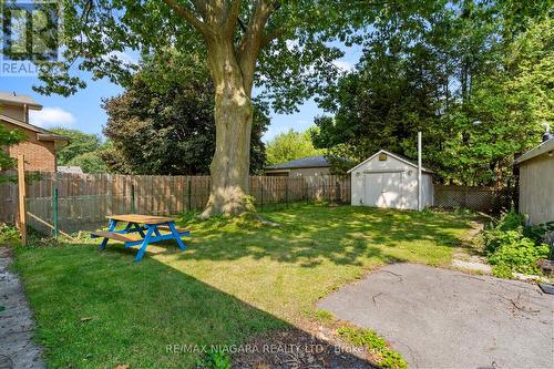 6525 O'Neil Street, Niagara Falls, ON - Outdoor With Backyard