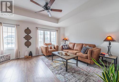 9 - 279 Danzatore Path, Oshawa (Windfields), ON - Indoor Photo Showing Living Room