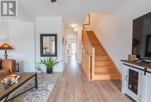 9 - 279 Danzatore Path, Oshawa (Windfields), ON - Indoor Photo Showing Living Room