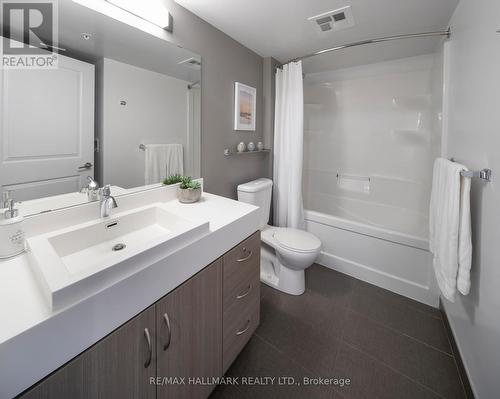 221 - 132 Berkeley Street, Toronto, ON - Indoor Photo Showing Bathroom