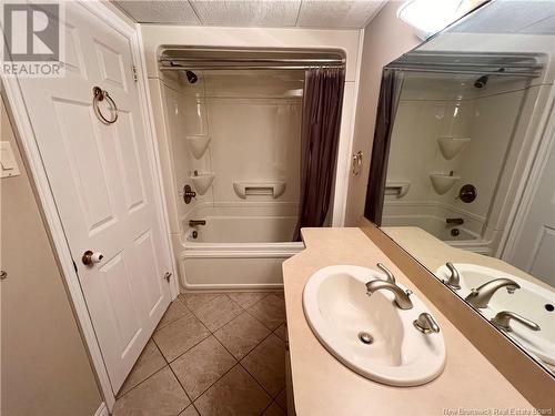 1060 Vanier Boulevard, Bathurst, NB - Indoor Photo Showing Bathroom