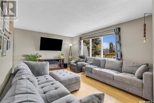 8917 17Th Avenue, North Battleford, SK - Indoor Photo Showing Living Room