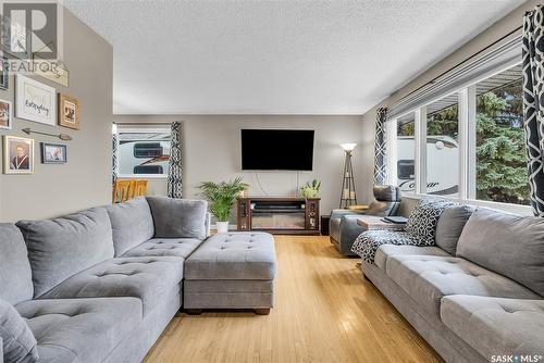 8917 17Th Avenue, North Battleford, SK - Indoor Photo Showing Living Room