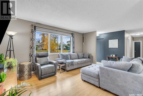 8917 17Th Avenue, North Battleford, SK - Indoor Photo Showing Living Room