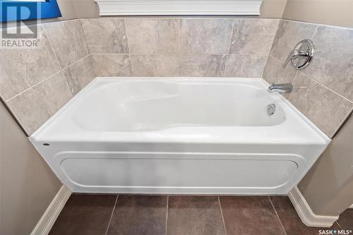 102 Balman Court, Waldheim, SK - Indoor Photo Showing Bathroom