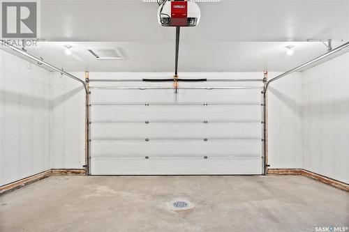 102 Balman Court, Waldheim, SK - Indoor Photo Showing Garage