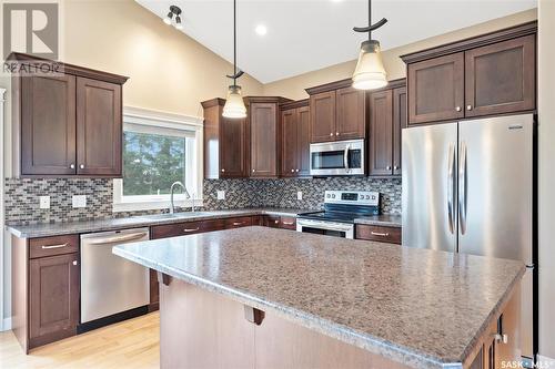 102 Balman Court, Waldheim, SK - Indoor Photo Showing Kitchen With Stainless Steel Kitchen With Upgraded Kitchen