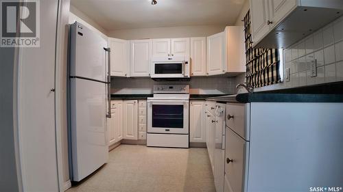 2128 101St Crescent, North Battleford, SK - Indoor Photo Showing Kitchen