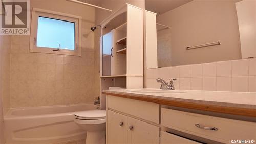 2128 101St Crescent, North Battleford, SK - Indoor Photo Showing Bathroom