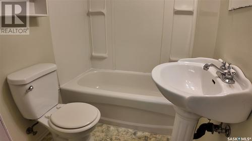 2128 101St Crescent, North Battleford, SK - Indoor Photo Showing Bathroom