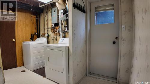 2128 101St Crescent, North Battleford, SK - Indoor Photo Showing Laundry Room