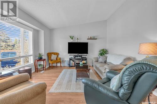 7118 Lawrence Drive, Regina, SK - Indoor Photo Showing Living Room