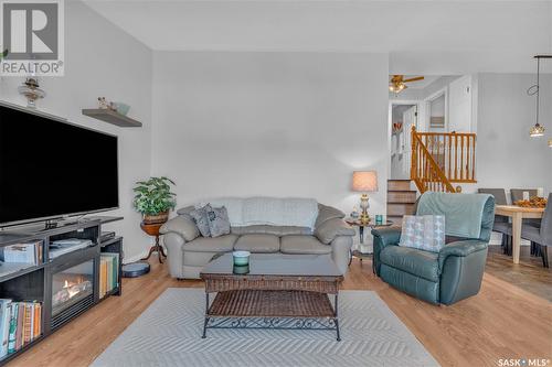 7118 Lawrence Drive, Regina, SK - Indoor Photo Showing Living Room