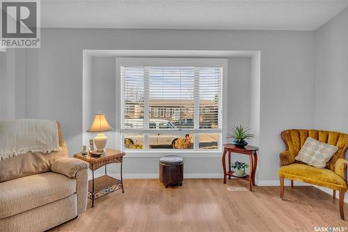 7118 Lawrence Drive, Regina, SK - Indoor Photo Showing Living Room