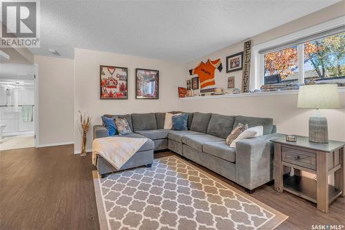 7118 Lawrence Drive, Regina, SK - Indoor Photo Showing Living Room