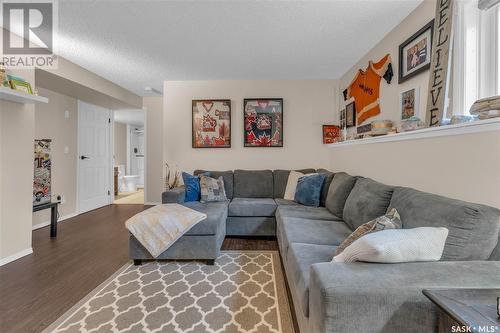 7118 Lawrence Drive, Regina, SK - Indoor Photo Showing Living Room