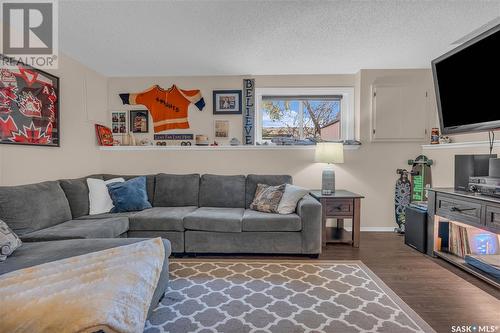 7118 Lawrence Drive, Regina, SK - Indoor Photo Showing Living Room