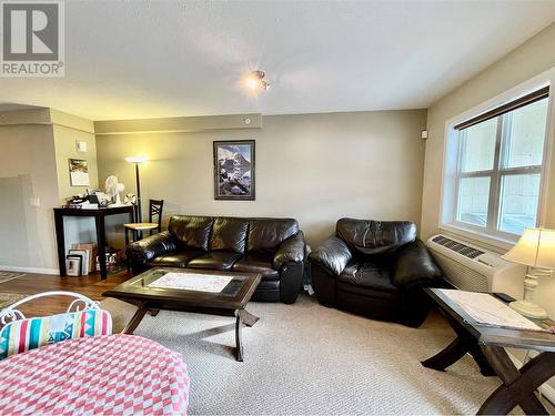 1205 Riverside Avenue Unit# 4, Sicamous, BC - Indoor Photo Showing Living Room