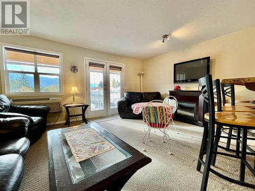 1205 Riverside Avenue Unit# 4, Sicamous, BC - Indoor Photo Showing Living Room