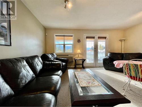 1205 Riverside Avenue Unit# 4, Sicamous, BC - Indoor Photo Showing Living Room