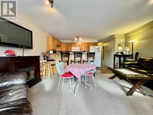 1205 Riverside Avenue Unit# 4, Sicamous, BC - Indoor Photo Showing Living Room