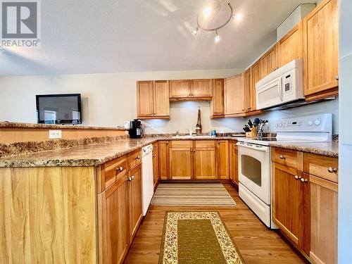 1205 Riverside Avenue Unit# 4, Sicamous, BC - Indoor Photo Showing Kitchen