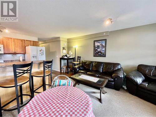 1205 Riverside Avenue Unit# 4, Sicamous, BC - Indoor Photo Showing Living Room