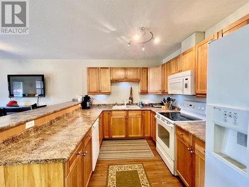 1205 Riverside Avenue Unit# 4, Sicamous, BC - Indoor Photo Showing Kitchen