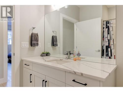 2360 Hawks Boulevard, West Kelowna, BC - Indoor Photo Showing Bathroom