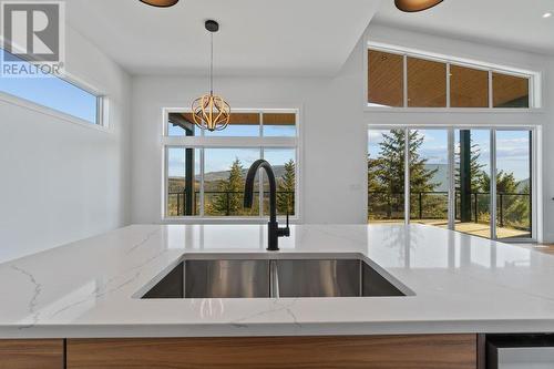 2506 Highlands Drive, Blind Bay, BC - Indoor Photo Showing Kitchen