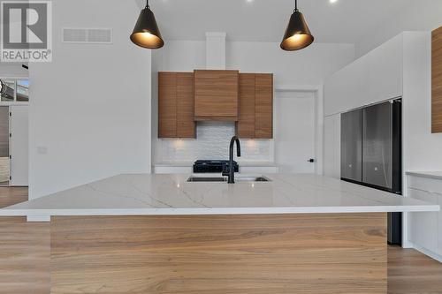 2506 Highlands Drive, Blind Bay, BC - Indoor Photo Showing Kitchen