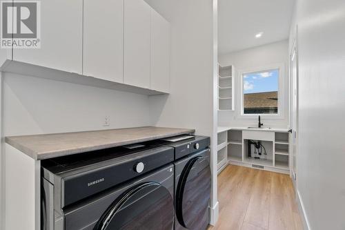 2506 Highlands Drive, Blind Bay, BC - Indoor Photo Showing Laundry Room