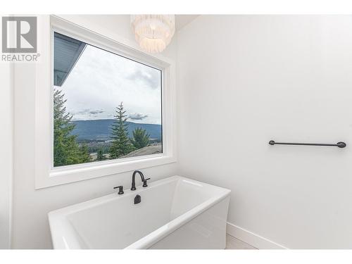 2506 Highlands Drive, Blind Bay, BC - Indoor Photo Showing Bathroom