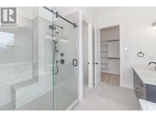 2506 Highlands Drive, Blind Bay, BC - Indoor Photo Showing Bathroom