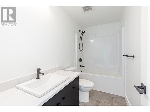 2506 Highlands Drive, Blind Bay, BC - Indoor Photo Showing Bathroom