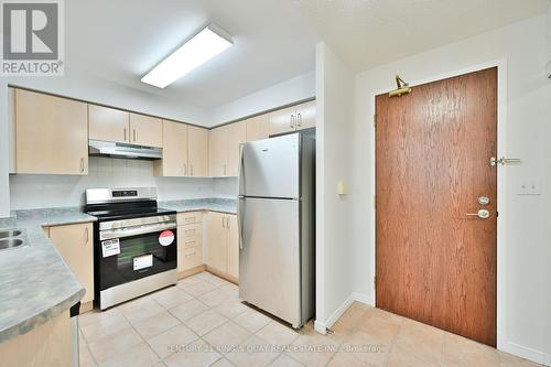 Ph22 - 3 Ellesmere Street, Richmond Hill, ON - Indoor Photo Showing Kitchen