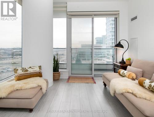 1503 - 898 Portage Parkway, Vaughan, ON - Indoor Photo Showing Living Room