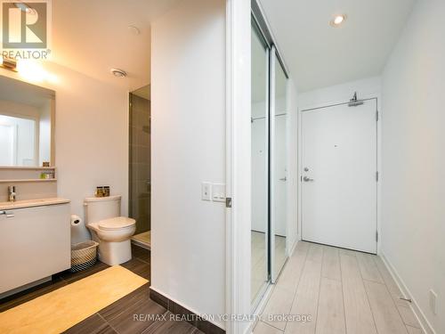 1503 - 898 Portage Parkway, Vaughan, ON - Indoor Photo Showing Bathroom