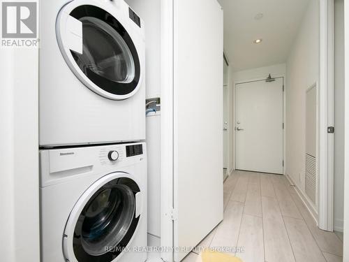 1503 - 898 Portage Parkway, Vaughan, ON - Indoor Photo Showing Laundry Room