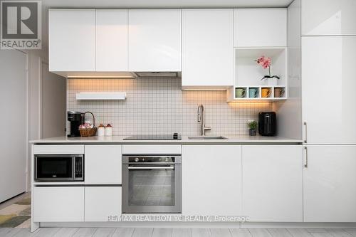 1503 - 898 Portage Parkway, Vaughan, ON - Indoor Photo Showing Kitchen