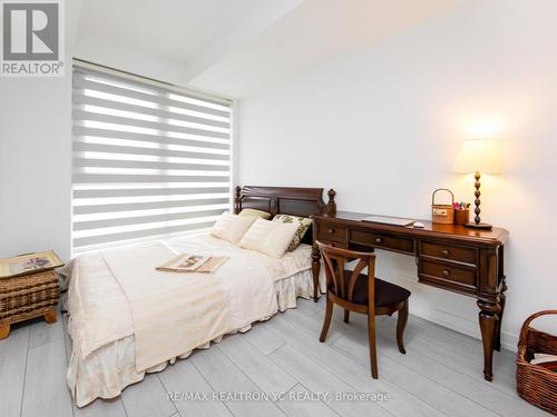 1503 - 898 Portage Parkway, Vaughan, ON - Indoor Photo Showing Bedroom