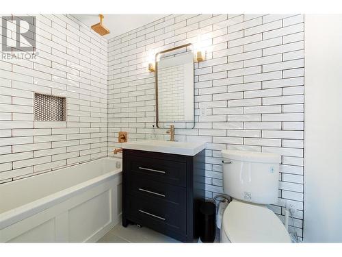 7010 Sun Valley Road, Kelowna, BC - Indoor Photo Showing Bathroom