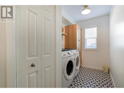 7010 Sun Valley Road, Kelowna, BC - Indoor Photo Showing Laundry Room