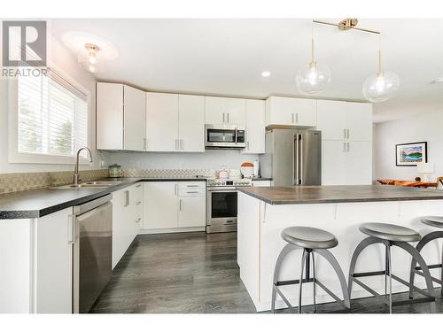 7010 Sun Valley Road, Kelowna, BC - Indoor Photo Showing Kitchen With Upgraded Kitchen